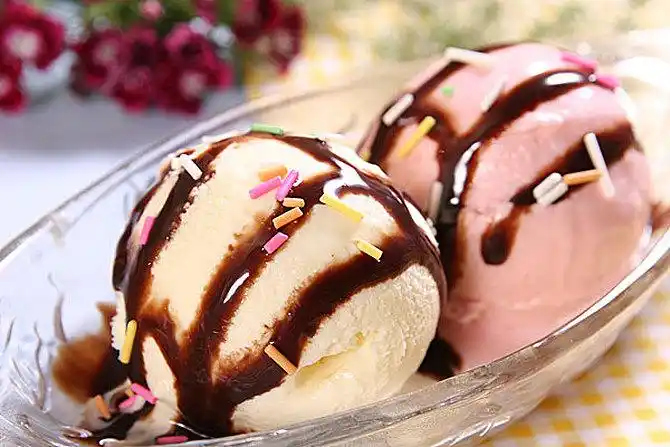 冰淇淋双球图片_全景网