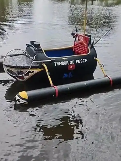 这钓鱼船如何?找个油桶也做一个!9块9包邮,你也来一个?