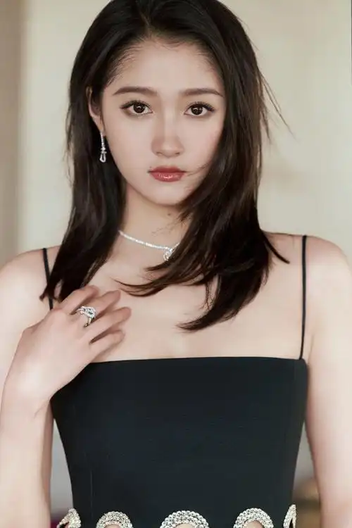 电视剧品质盛典##关晓彤自己剪的头发