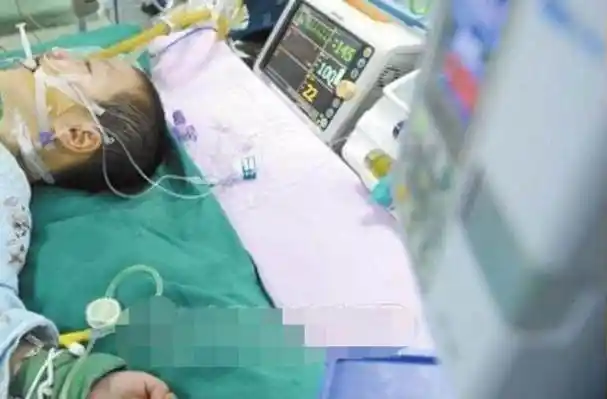 1岁小女孩误喝高浓度盐水去世时全身布满结晶衣服变硬