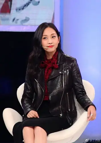 潜伏不叫事儿丁子玲过界嗨玩特工身份