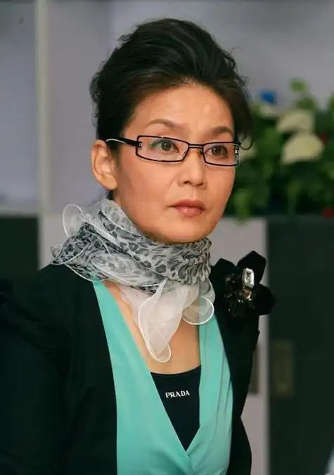 潘虹的出生个人简历(国家一级演员潘虹资料)