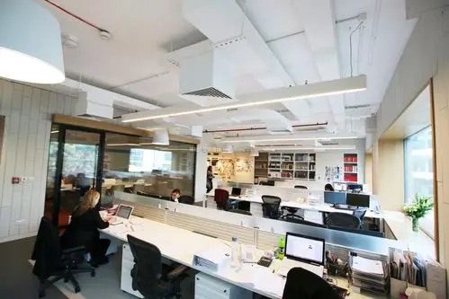 员工办公区设计室内装修实景图片-【城起设计公司】装修效果图