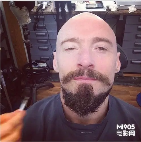 "金刚狼"新片变身"大海盗" 休叔分享光头照