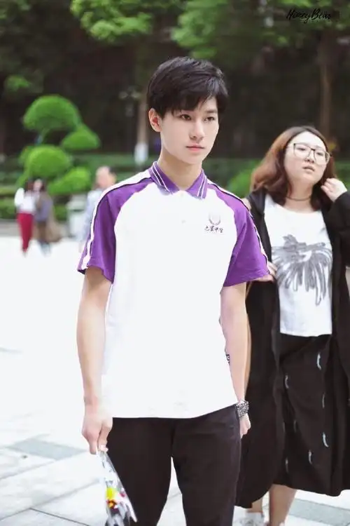 张真源高中毕业照