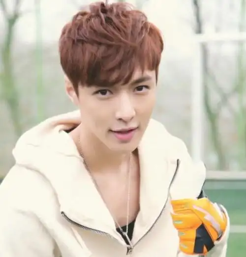 男明星:张艺兴帅气可爱大头照-小虾米