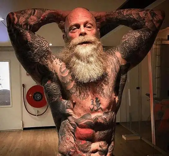 还记得纹身又健身的荷兰潮老头吗坚持健身36年如今成这样