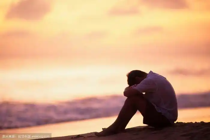 男生孤独伤感背影 一个人孤单背影唯美头像 小清新感伤图片 少年 夕阳