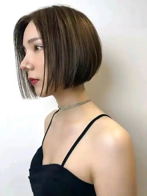 全头烫大小卷,波波头搭配挑染全都很出彩_发型_姐妹_造型