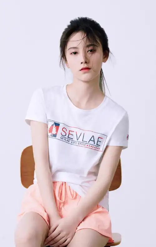 鞠婧祎时尚杂志封面写真大片