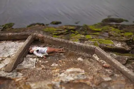 死去的美女图片