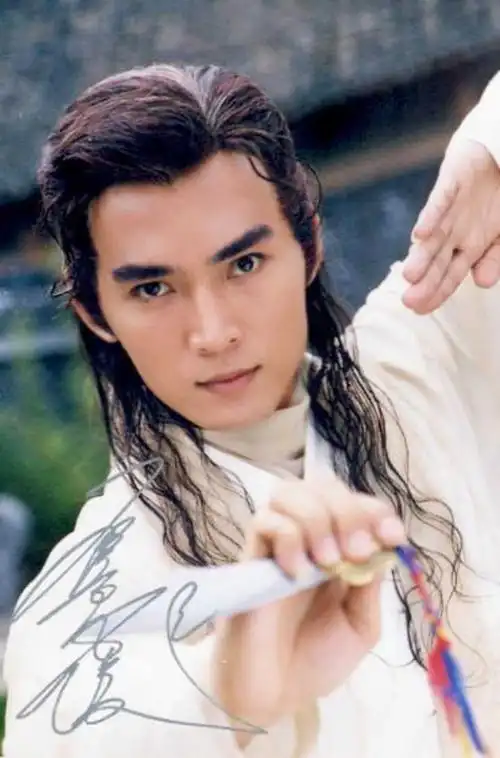 按照知乎众的年龄来看,大家都差不多知道的小李飞刀  李寻欢