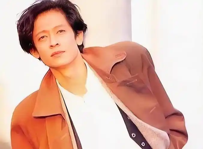 冯小刚用了7年的时间,从一个默默无闻的年轻人蜕变成了备受瞩目的知名