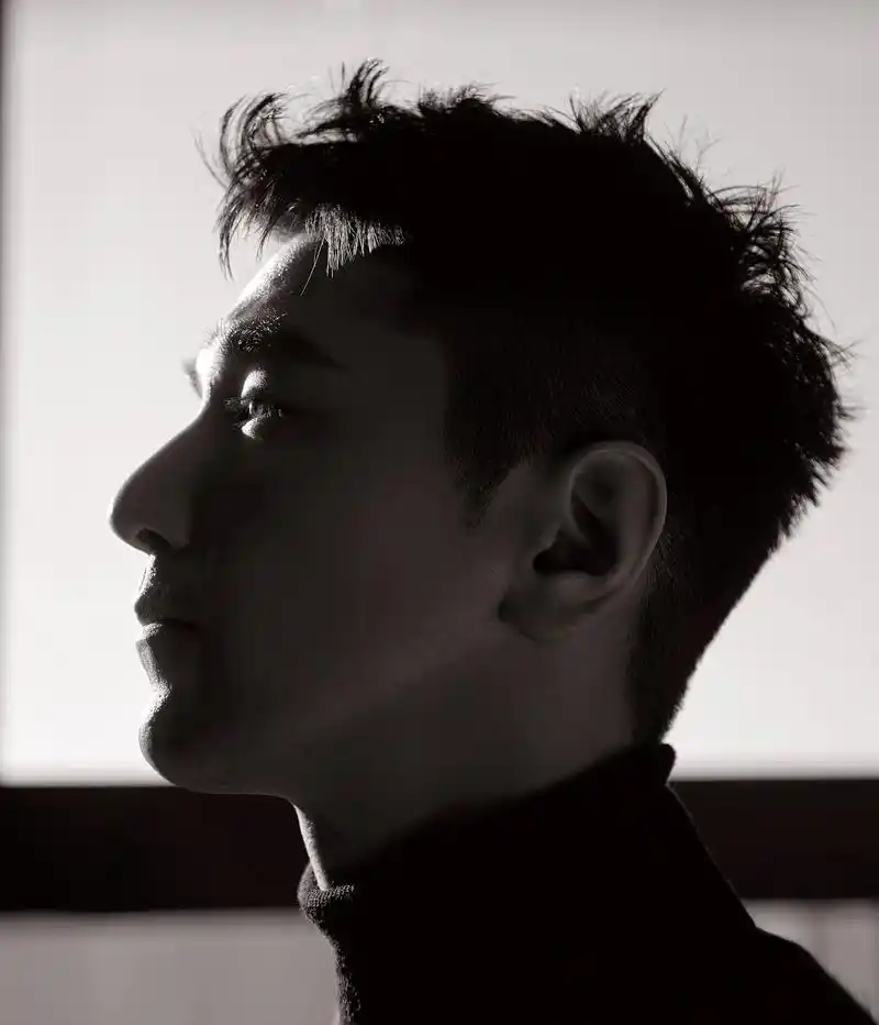 电影《晴雅集》今日举办首映礼,@赵又廷 发布最新写真,all black造型