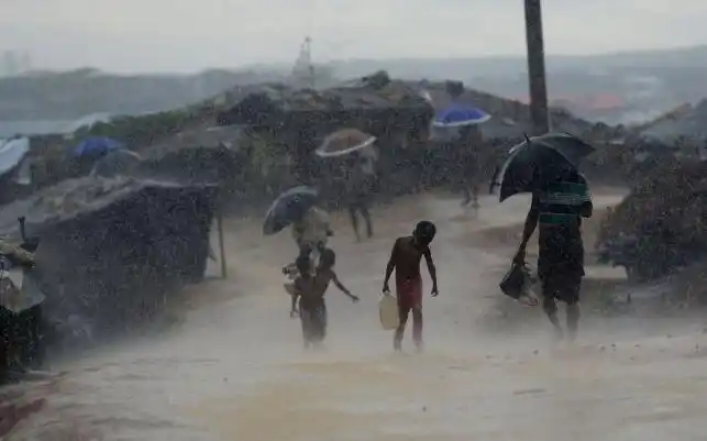 monsoon rains hit rohingya camps