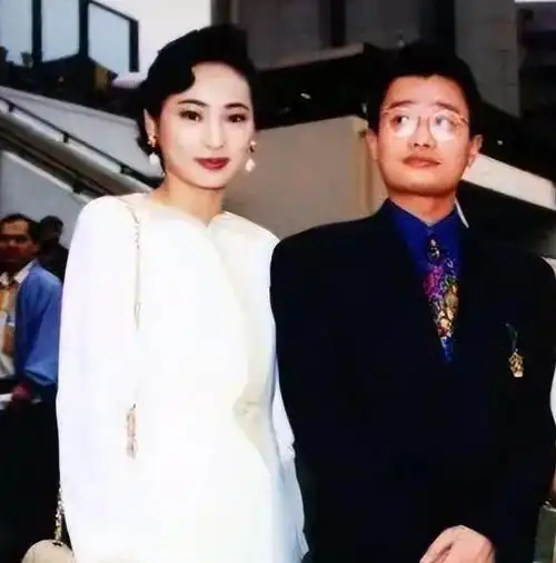 邝美云:19岁当选港姐,38岁拥有百亿身家,60岁未婚未育很幸福