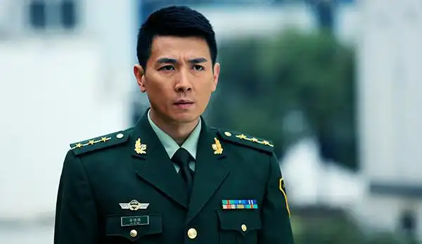 火线英雄保剑锋柔情硬汉获赞从麻辣变魔鬼