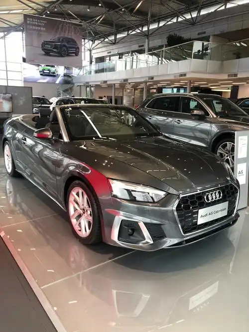 奥迪最美车型敞篷a5店内现车