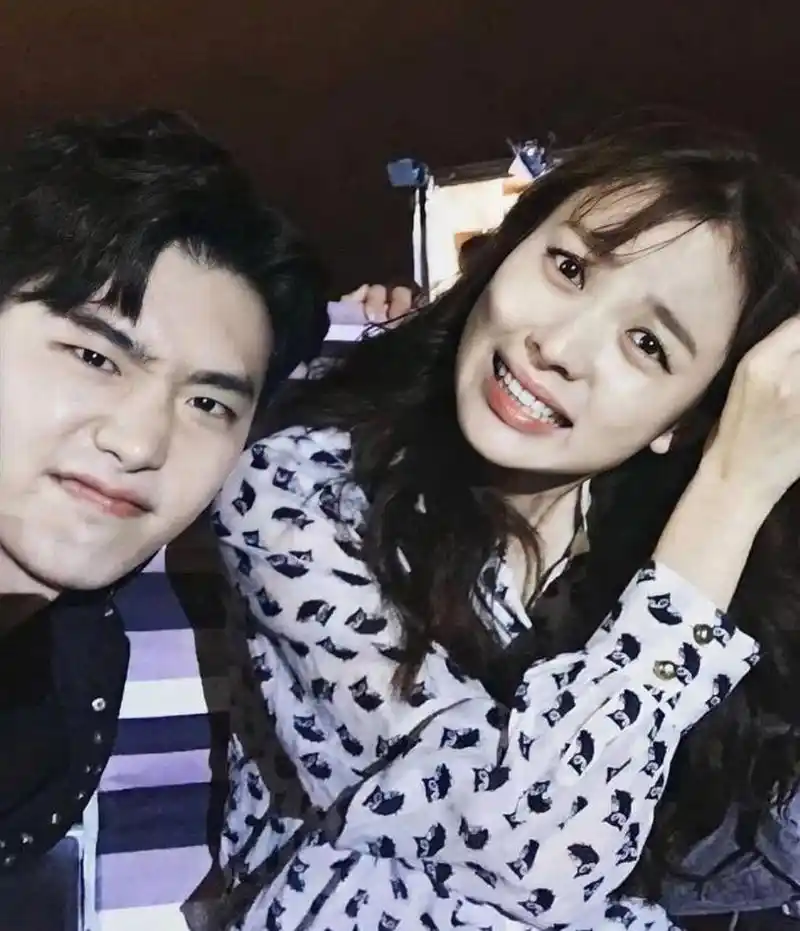 w两个世界 李钟硕韩孝周000000 #w两个世界# #李钟硕韩孝周