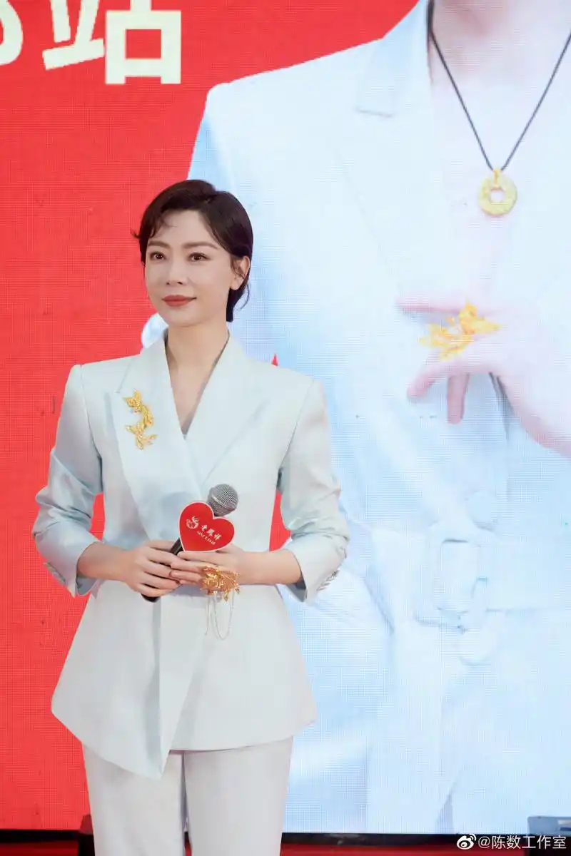 陈数 优雅诠释光影之下的流光闪耀,老凤祥全球品牌代言人@陈数 ,520