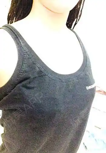 我的胸是扁平的那种,估计是天生发育不良吧,这样让我.隆胸_悦美整形