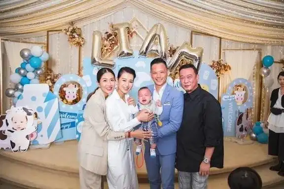 此外胡杏儿还为细仔liam举行了200日宴,杏儿的好友陈敏之亦有出席liam