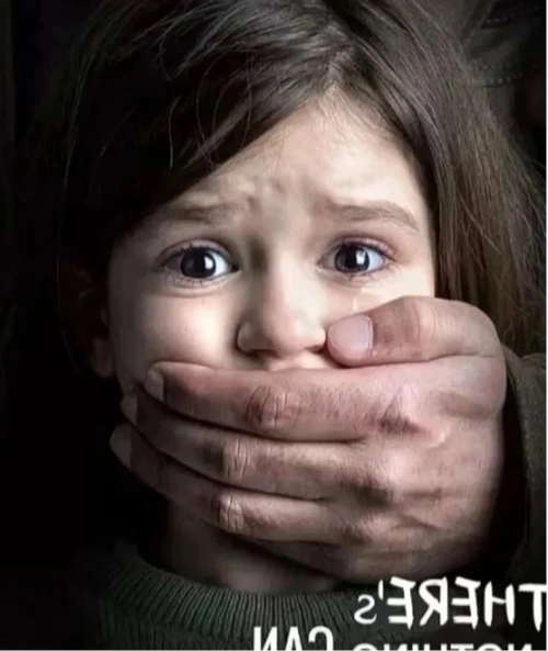 想到苏格拉底的一句话:无知也是一种恶.而人性里更大的恶,是冷漠.