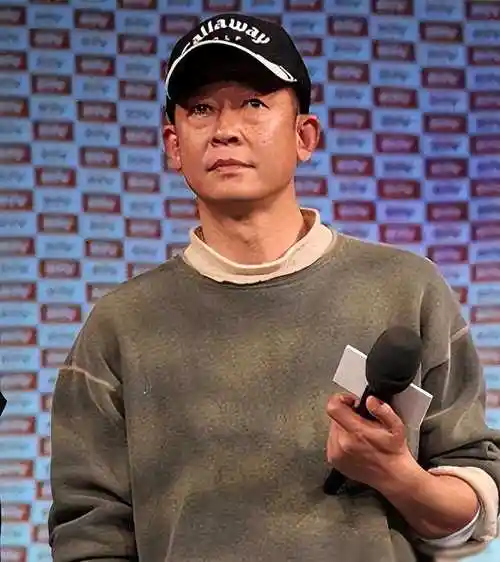 2000年10月,王志文被30家媒体联合讽刺,淡然表示:我不_演艺_梦想_公众