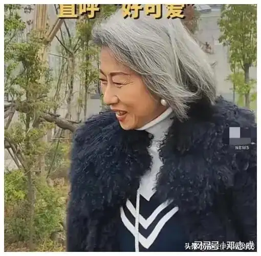 叶倩文素颜逛动物园脸上皱纹明显状态太真实网友大赞接地气