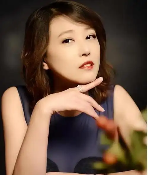 无儿无女的周海媚去世不到6个月,白发老母的选择令人泪目!