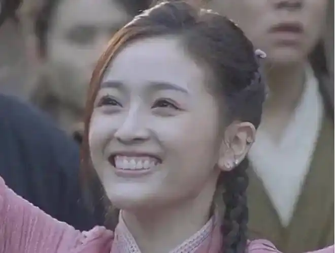 女明星"假牙"大pk,谁的嘴巴闭不上,谁的嘴里藏着一套房?