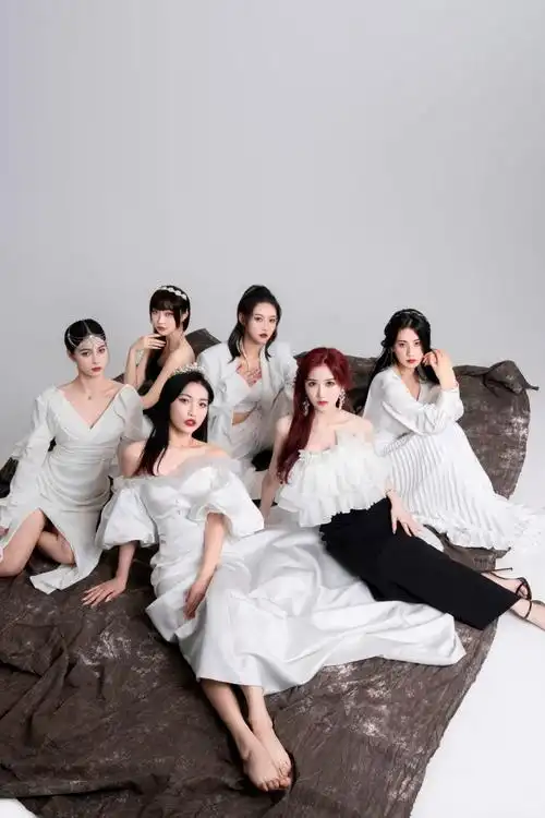 中国内地流行乐女子组合弎弄sannong女团一周年独家封面发布