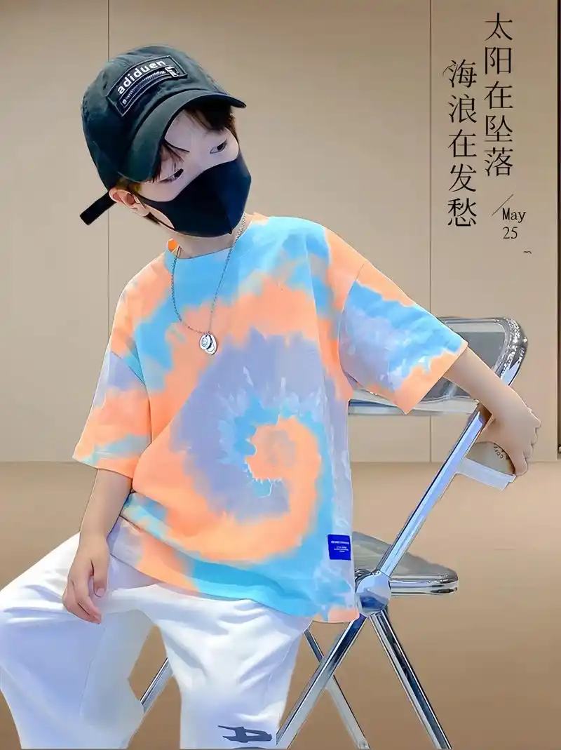 这款短袖真的太萌了!设计扎染短袖t恤,是夏日亲子穿搭的绝佳选择!