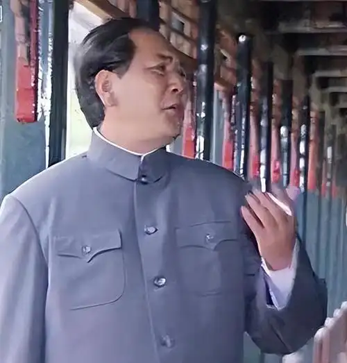 好家伙唐国强的新剧开播就差评一片观众的差评理由出奇的一致