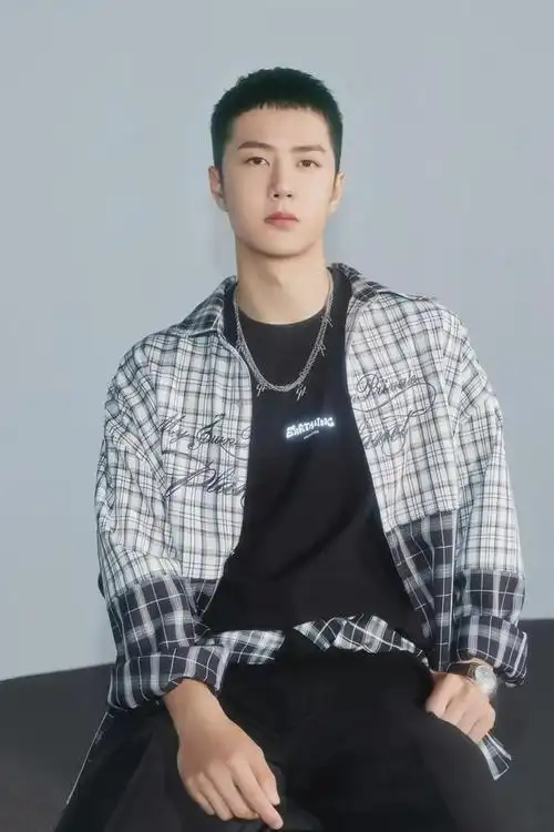 王一博,黄景瑜,肖战,黄明昊,王安宇谁的"寸头"颜值最抗打?