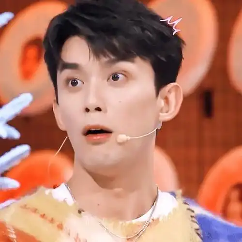 吴磊用表情灵活展现了最直观的感受,从疑惑-吃惊-享受.