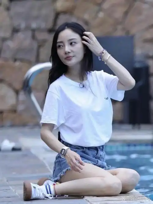 可贾乃亮万万没有想到,在李小璐出轨之后,她竟然选择闭口不谈这件事.