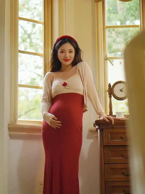 孕34周老公给我拍的油画复古孕妇照