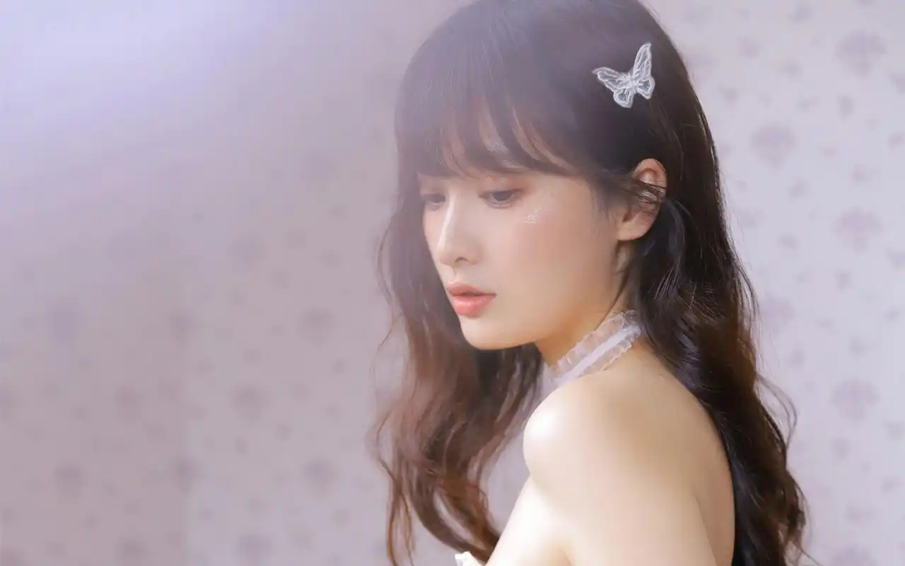 甜美可爱小女生清新夏日高清桌面壁纸