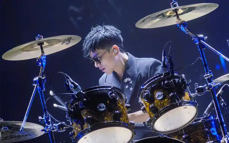 张杰架子鼓日语燃爆现场好想大声说爱你20190810鸟巢高清饭拍