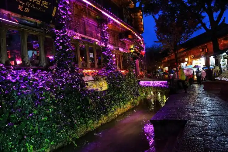 丽江古城的璀璨夜景