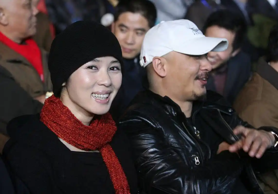 私下约张雨绮吃饭,两人喝的有点多,为了张雨绮的安全,王全安送她回家