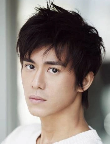 是中国台湾影视男演员,2006年因参演电视剧《新昨夜星辰》而出道,并且