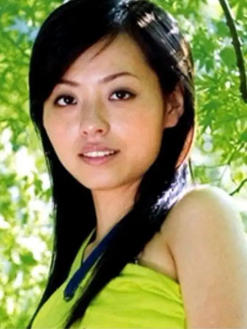 张靓颖是怎么整出"妈生脸"的?