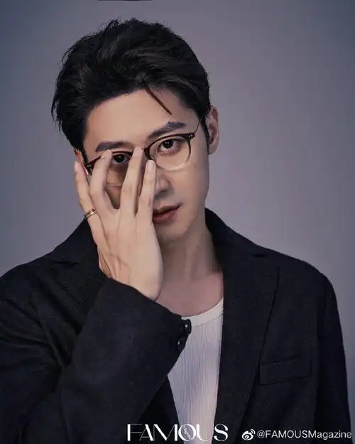 一路走来,@朱嘉琦z总是对事物满怀好奇,小的时候,他因为艺术家庭的