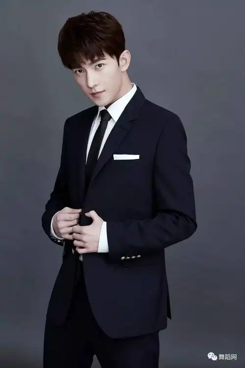 50张杨洋的照片,翩翩佳公子!各种帅!-搜狐