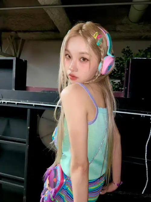 宋雨琦把彩虹披在身上##宋雨琦舞台造型随拍