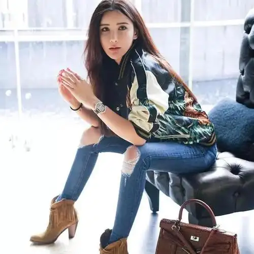 靠离婚发家的新加坡ins女王,45岁因奢华和"冻龄"走红!