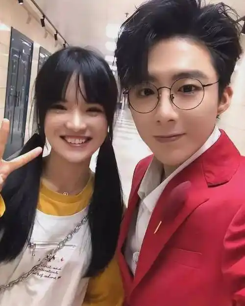 刘宇宁直播回应婚姻,双手合十向前妻道歉_阳阳_因为_女朋友