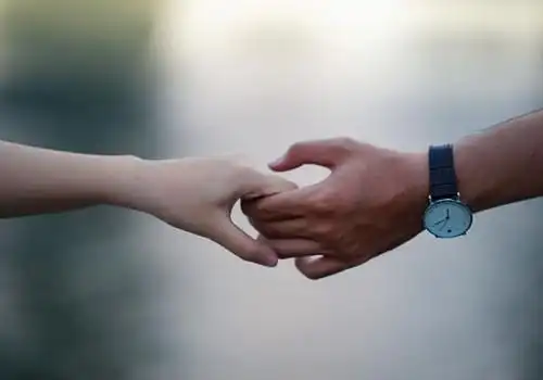 牵手甜蜜情侣图片_想和你度过一生